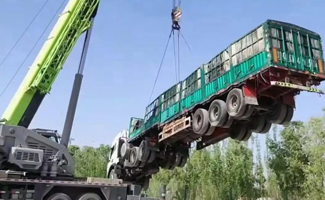 东坡区道路脱困救援案例